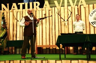 Blaser R8 vs. Mauser 25? Přímotahový duel! Na Natura Viva rozdíly rozebral Radek Jirkovský. Která kulovnice sedí vám?